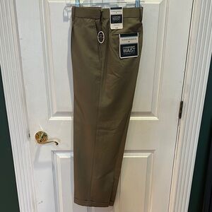 NWT Saddlebred Comfort Waist Straight Fit 34x30 Men’s khaki with pleated front